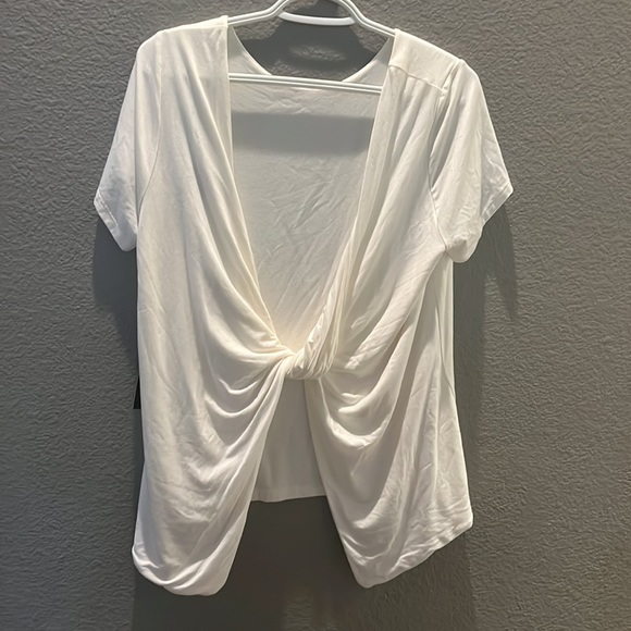 Lulu’s twisted open back tee - Picture 3 of 4